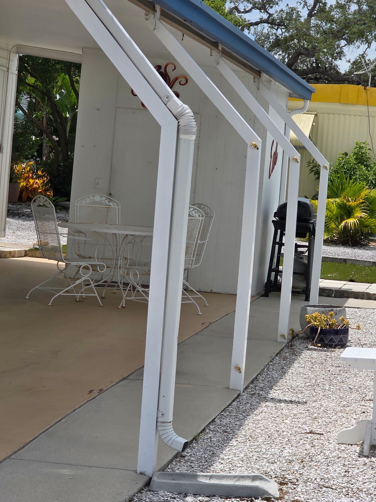 Screened lanai with outdoor furniture in Melbourne