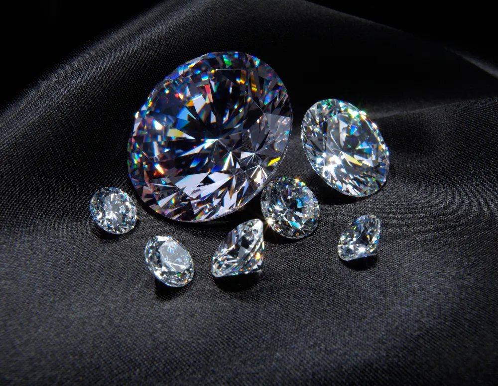 Loose lab-grown diamonds collection with brilliant cut stones