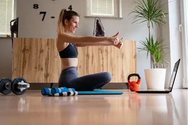 Virtual training offers flexibility, tailored workouts, and live feedback from professional coaches