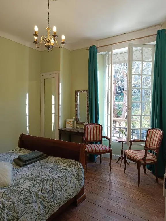 L'Élégance Suite Interior