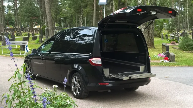 Hautajaisauto