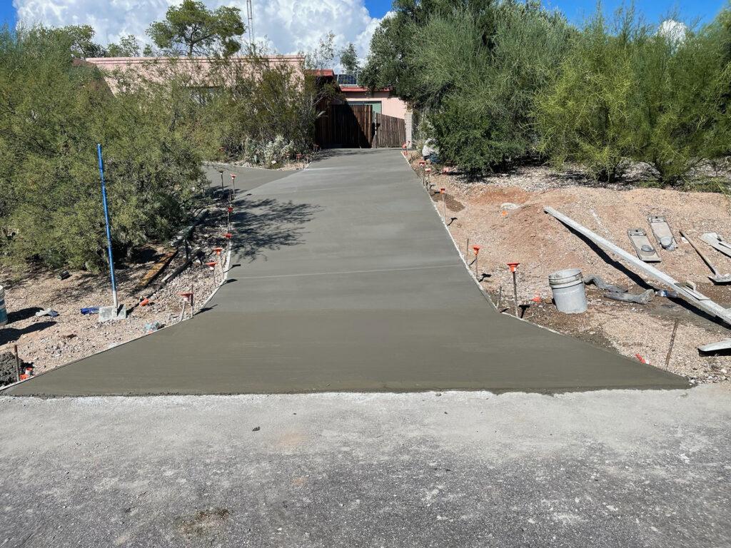 Tucson Concrete builds and installs driveways
