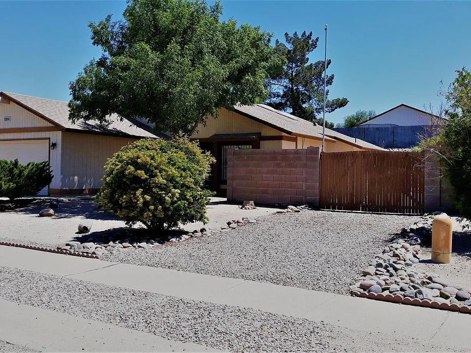 Tucson Concrete builds and installs Pathway