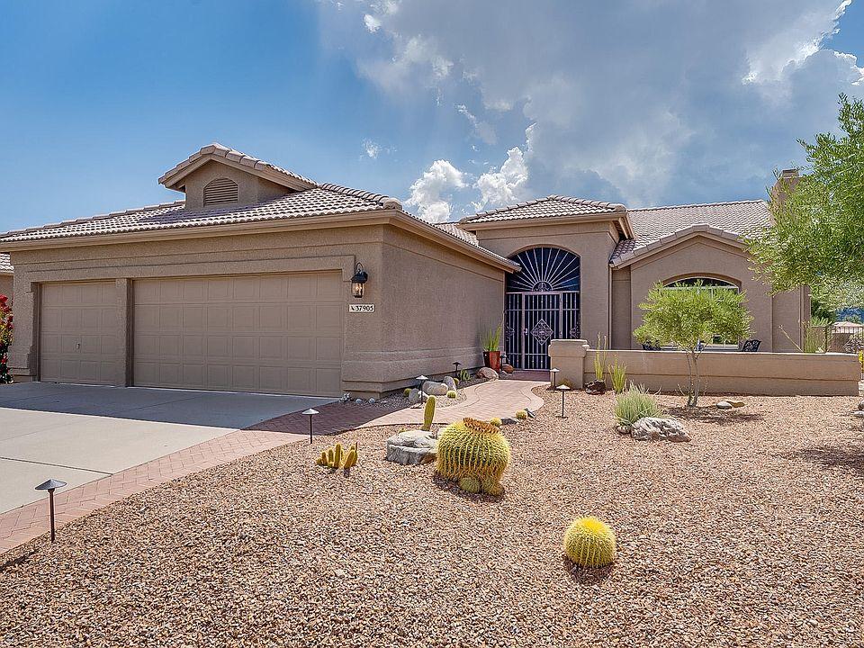 Tucson Concrete builds and installs driveways