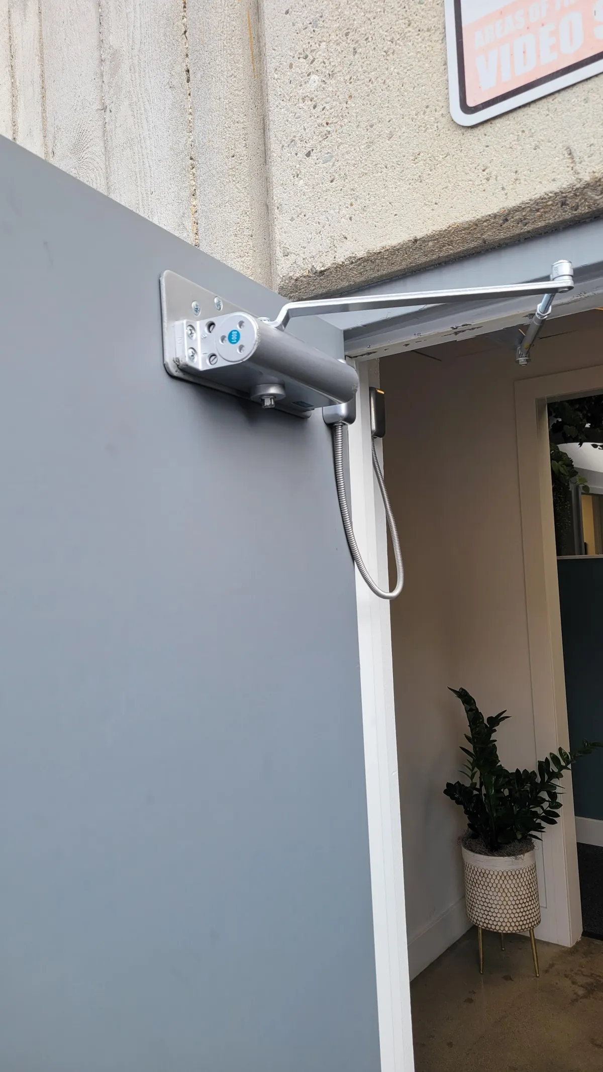 hydraulic door closer