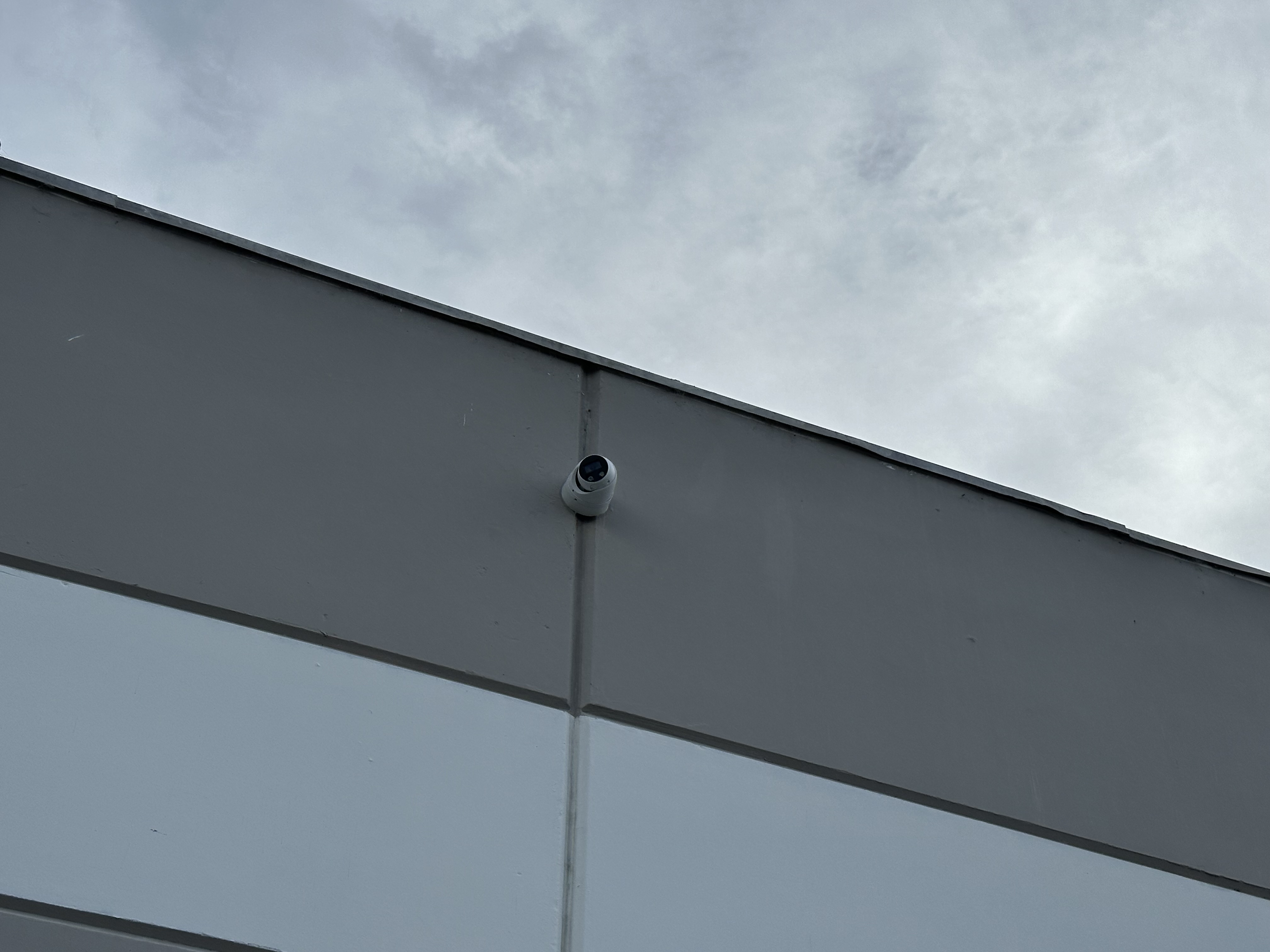 Outdoor camera installation active flahing lights