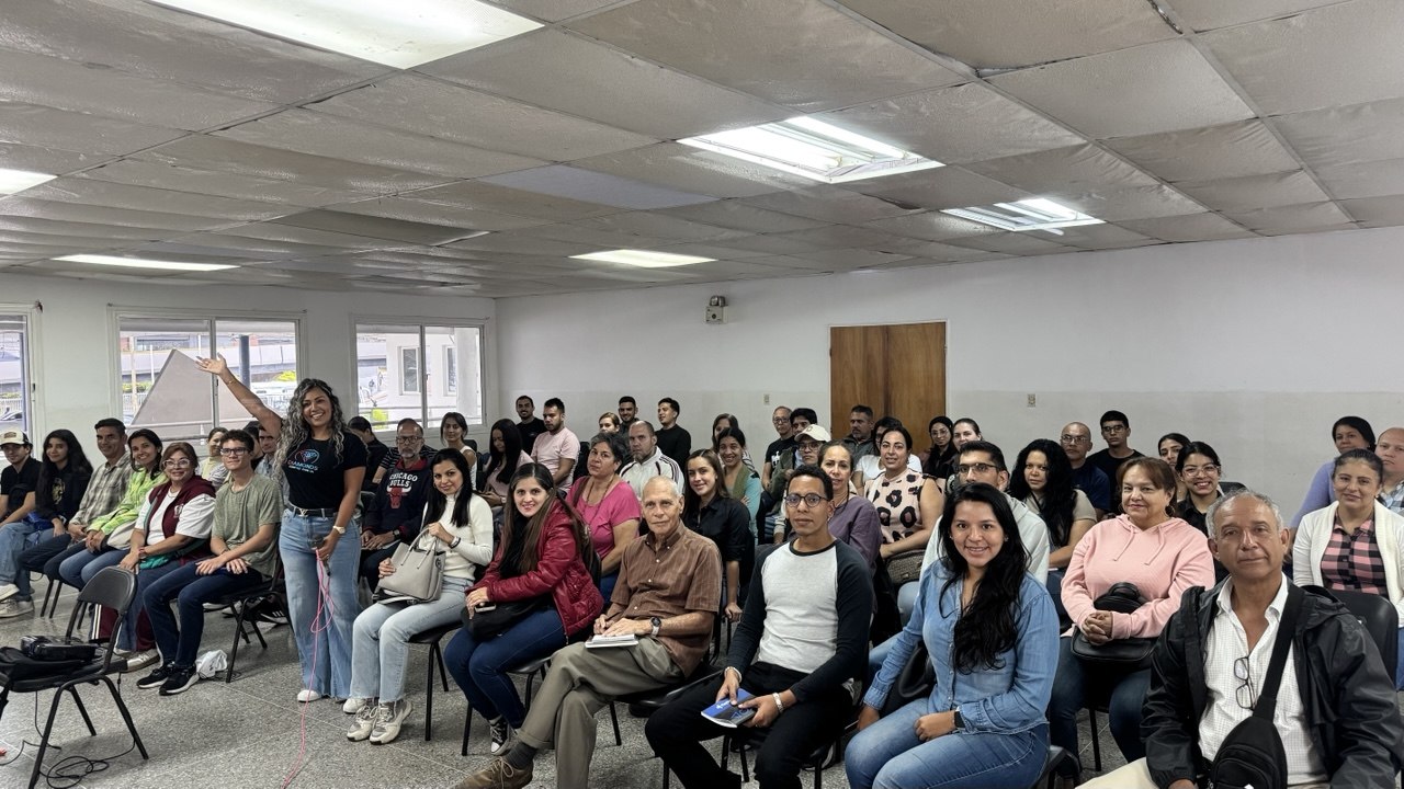 Participantes multitudinarios en el taller presencial de Binance