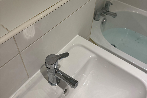 Bathroom sink and bathtub after our bathroom restoration service