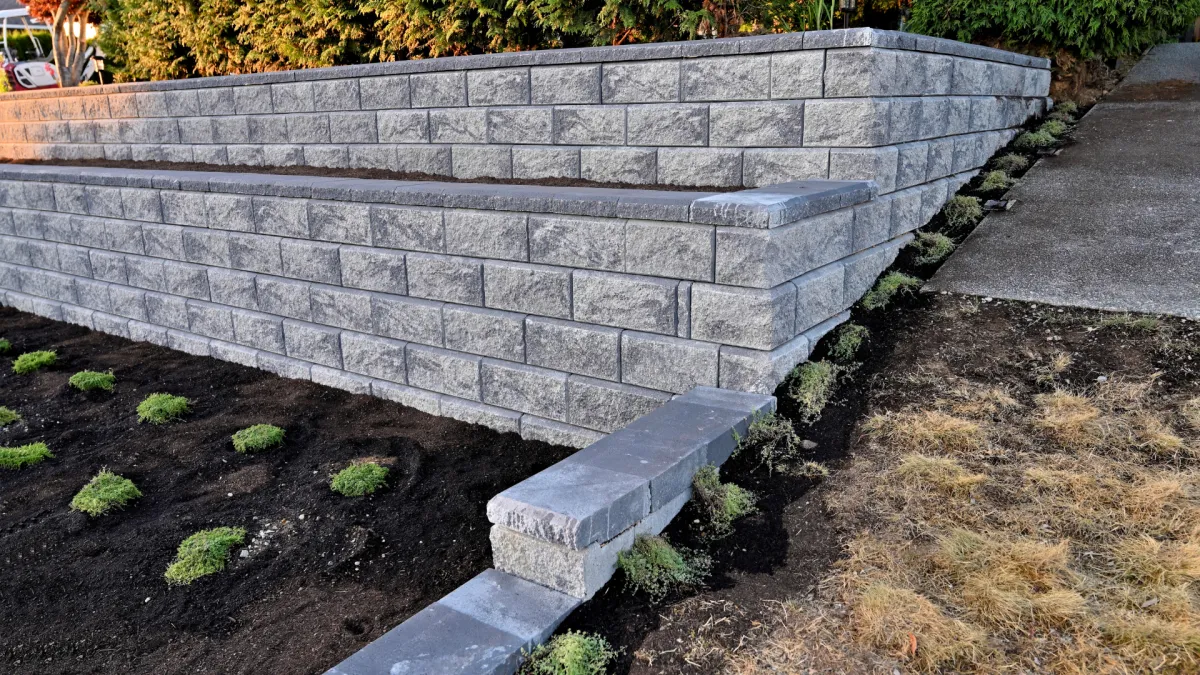 retaining wall hardscaping