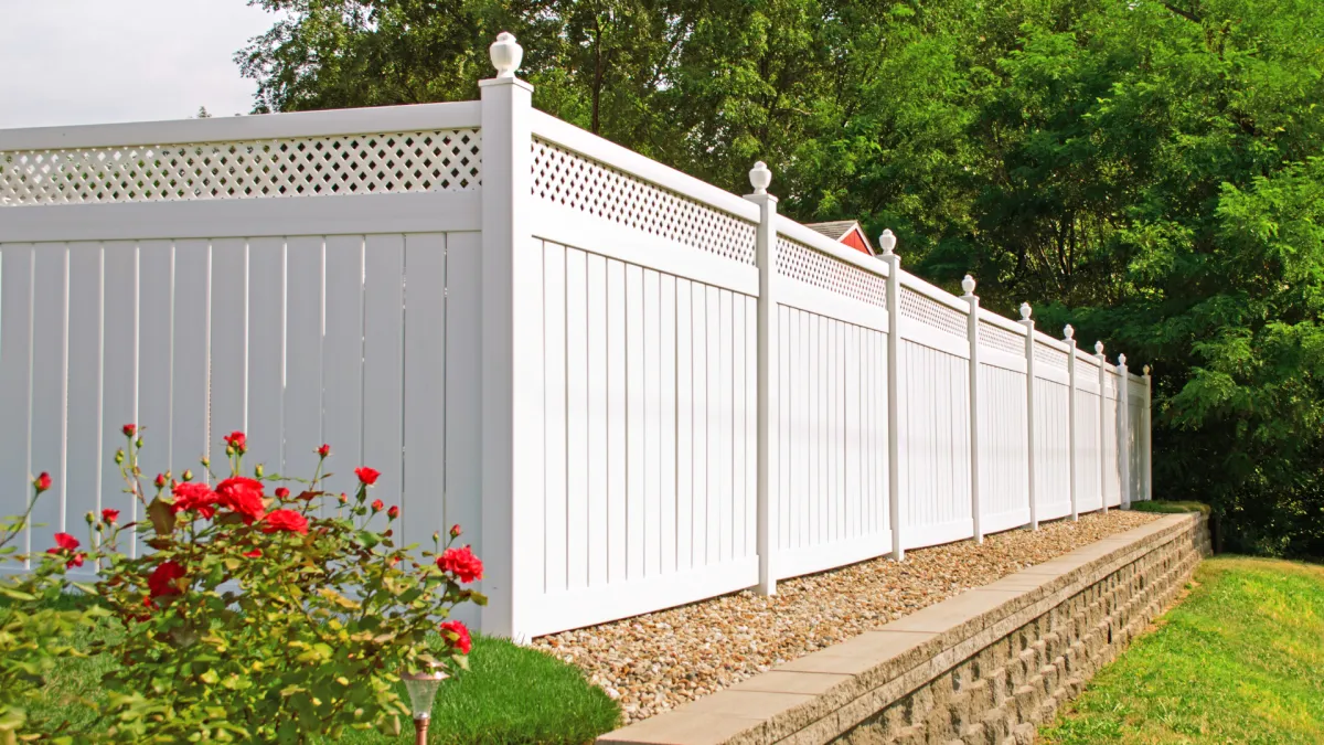 privacy fence with lattice