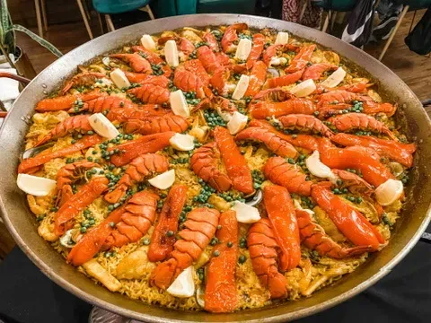 Seafood and Chicken - Paella Valenciana