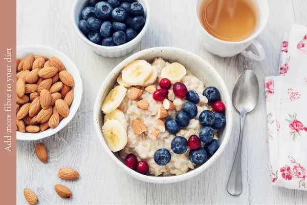 A fibre-rich breakfast with porridge, fruit and nuts
