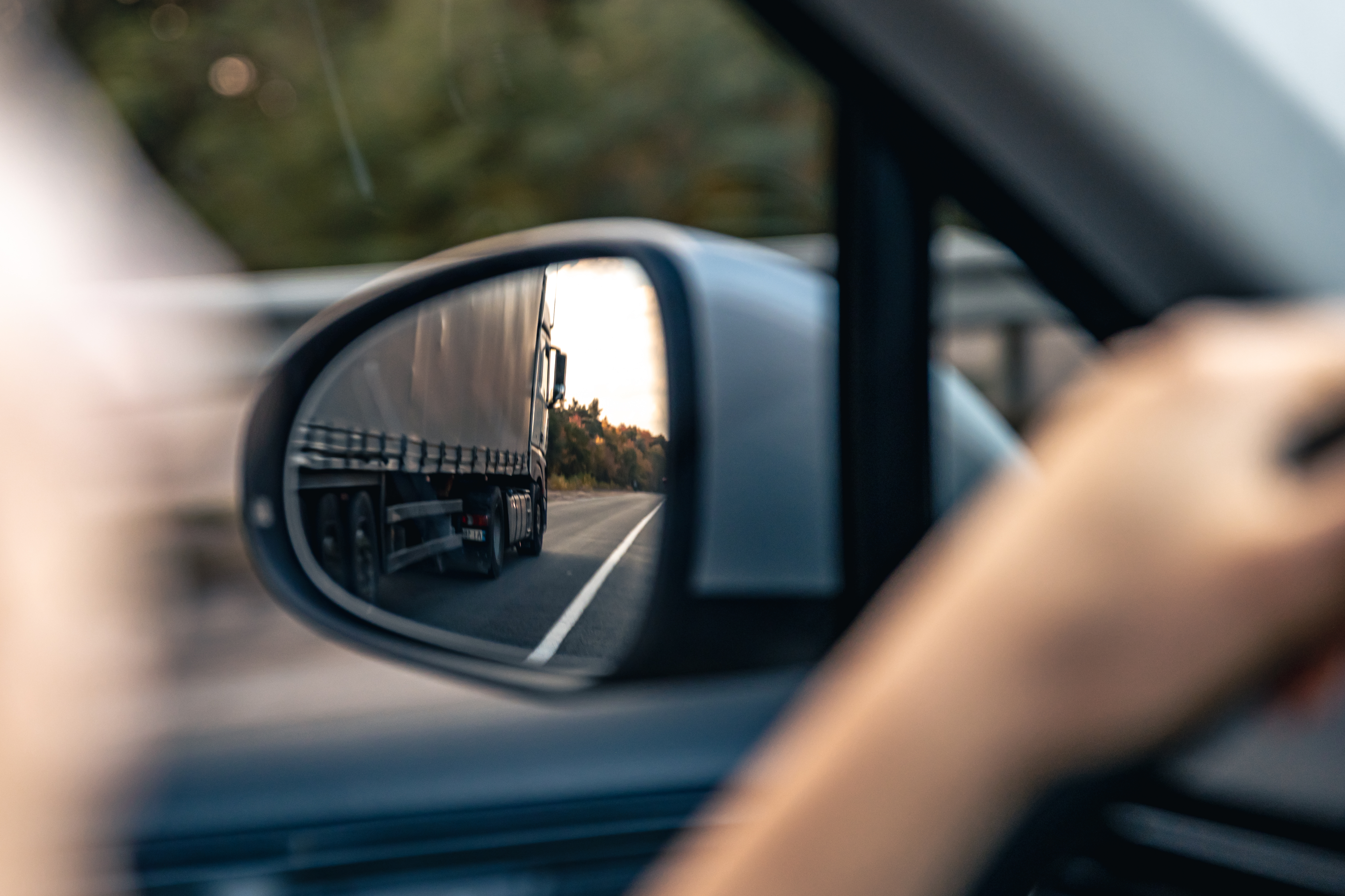 Telemetría vehicular y GPS: Soluciones para camiones, autos y control satelital de flotas en Chile
