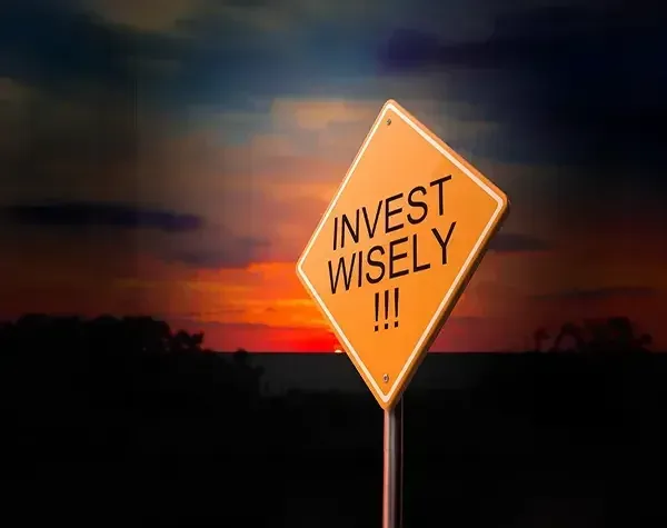 road sign that says ivnvest wisely