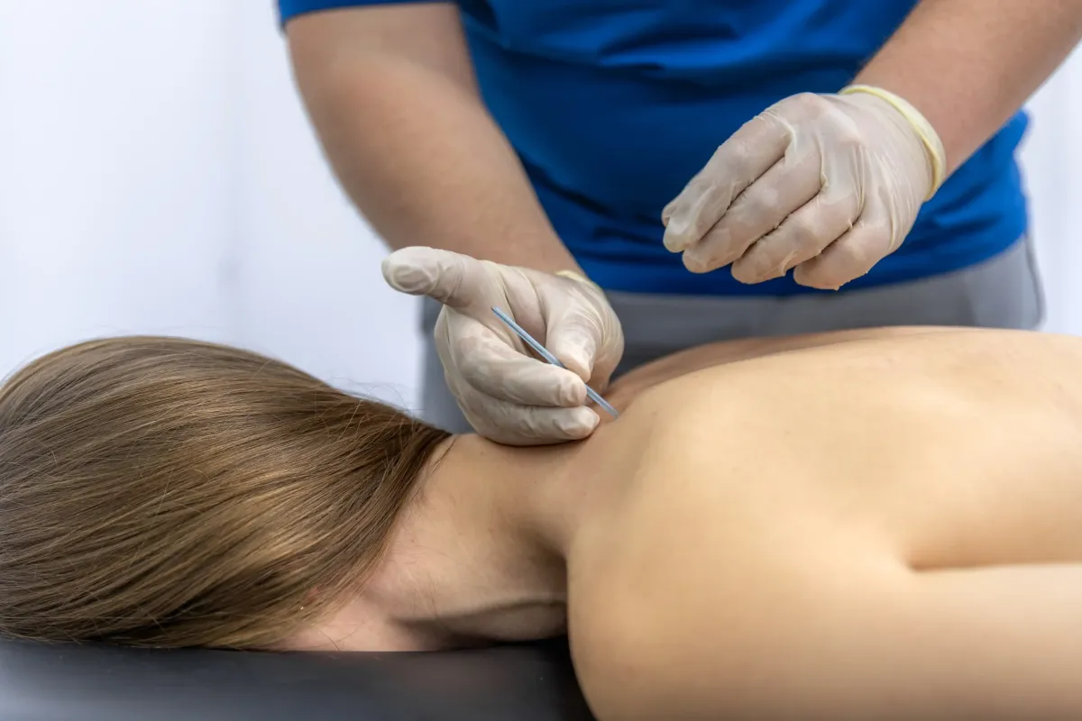 How to Tell the Difference Between Shoulder and Neck Pain