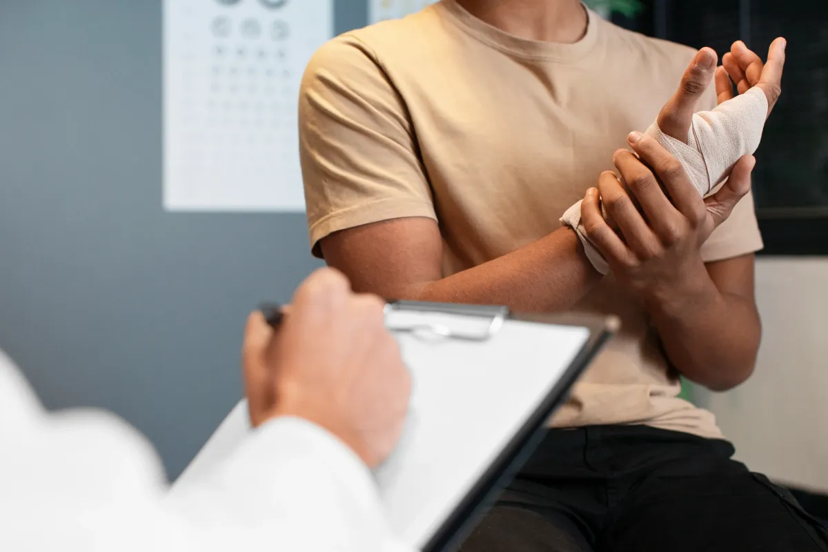 How to Tell the Difference Between Shoulder and Neck Pain