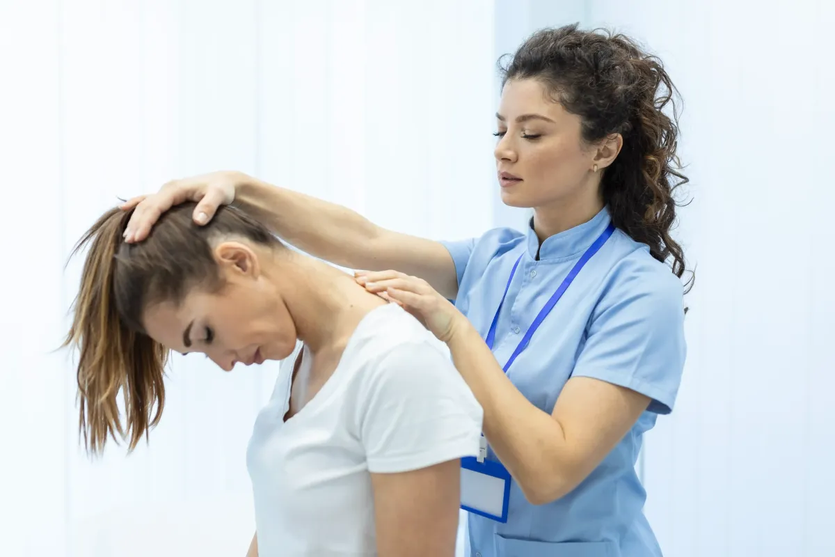 How to Tell the Difference Between Shoulder and Neck Pain