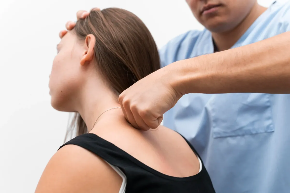How to Tell the Difference Between Shoulder and Neck Pain