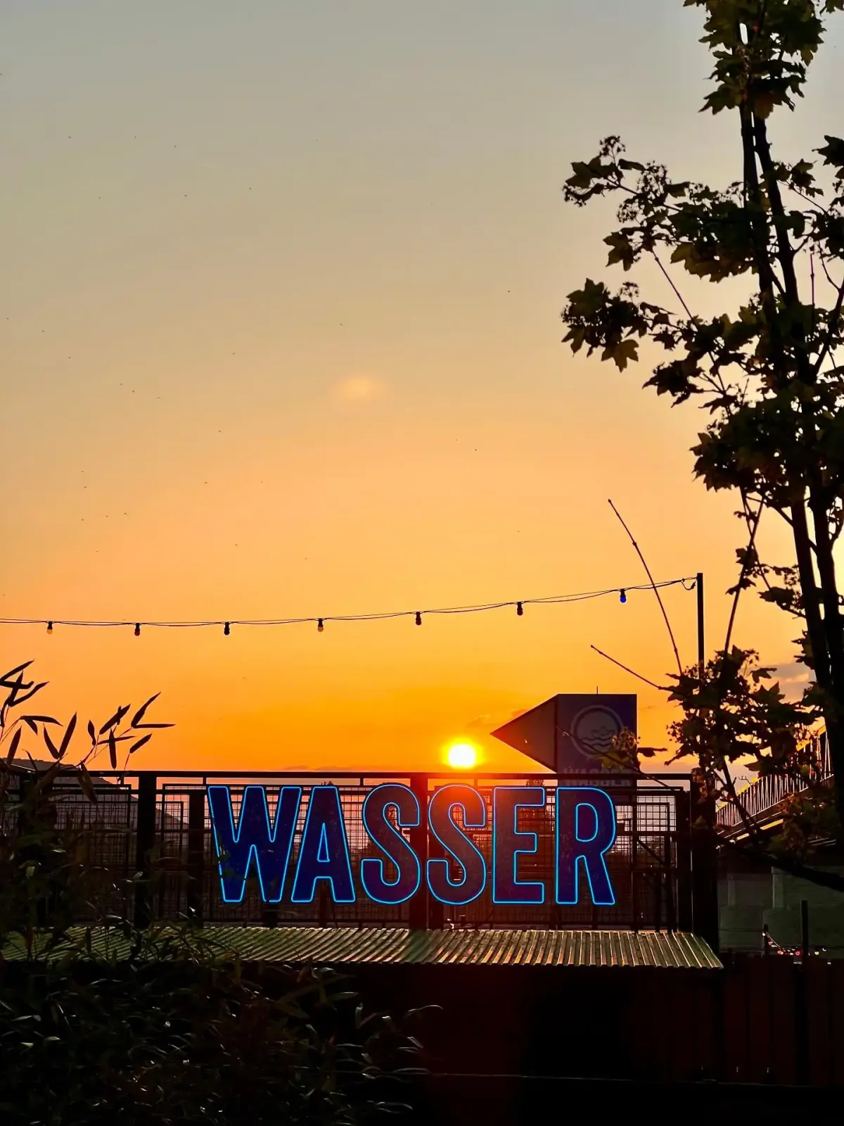 Randi helyszín Budapesten – romantikus Duna-parti terasz naplementével