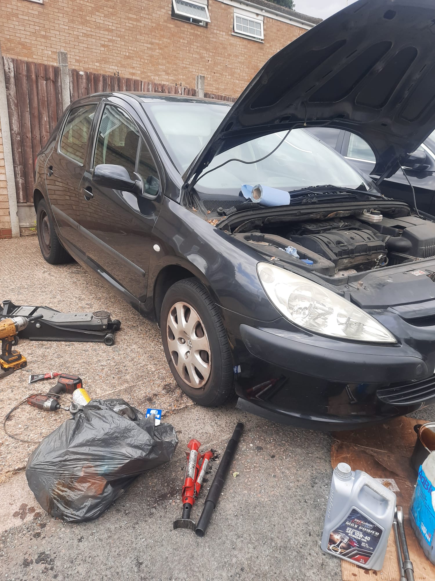 Vehicle Servicing in Hitchin