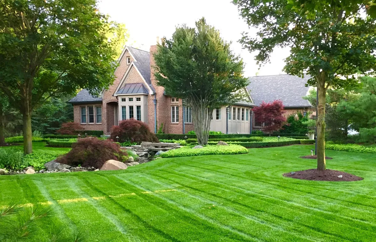 Bloomfield Hills Lawn Landscape Compan