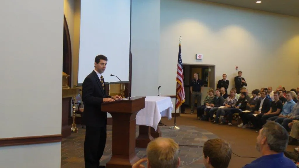 Ryan Clark speaking at a college admissions workshop in Charlotte, NC
