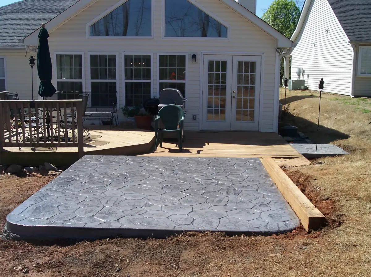Richmond Concrete Pros builds and installs Patio