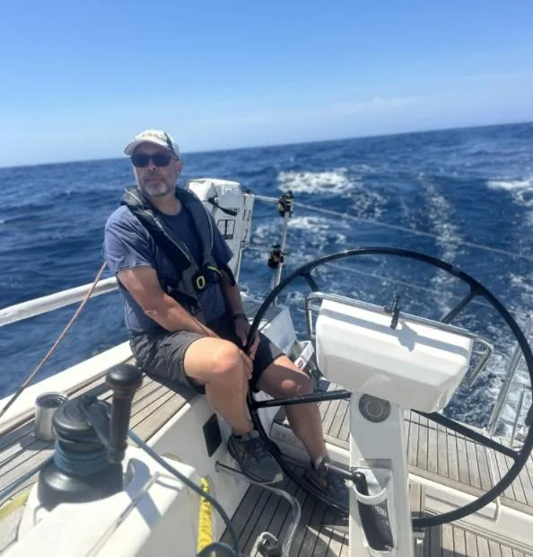 Akela sailing on J22