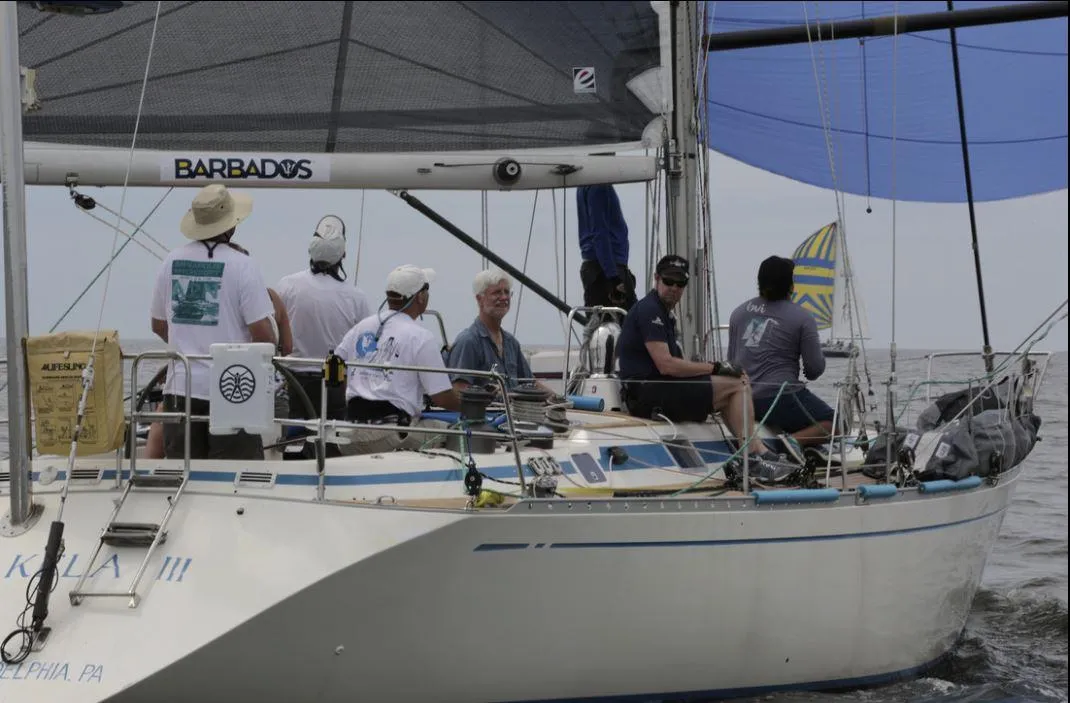 Akela sailing on J22