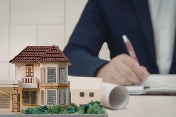How to Find the Right Real Estate Agent When Relocating to South Charlotte NC