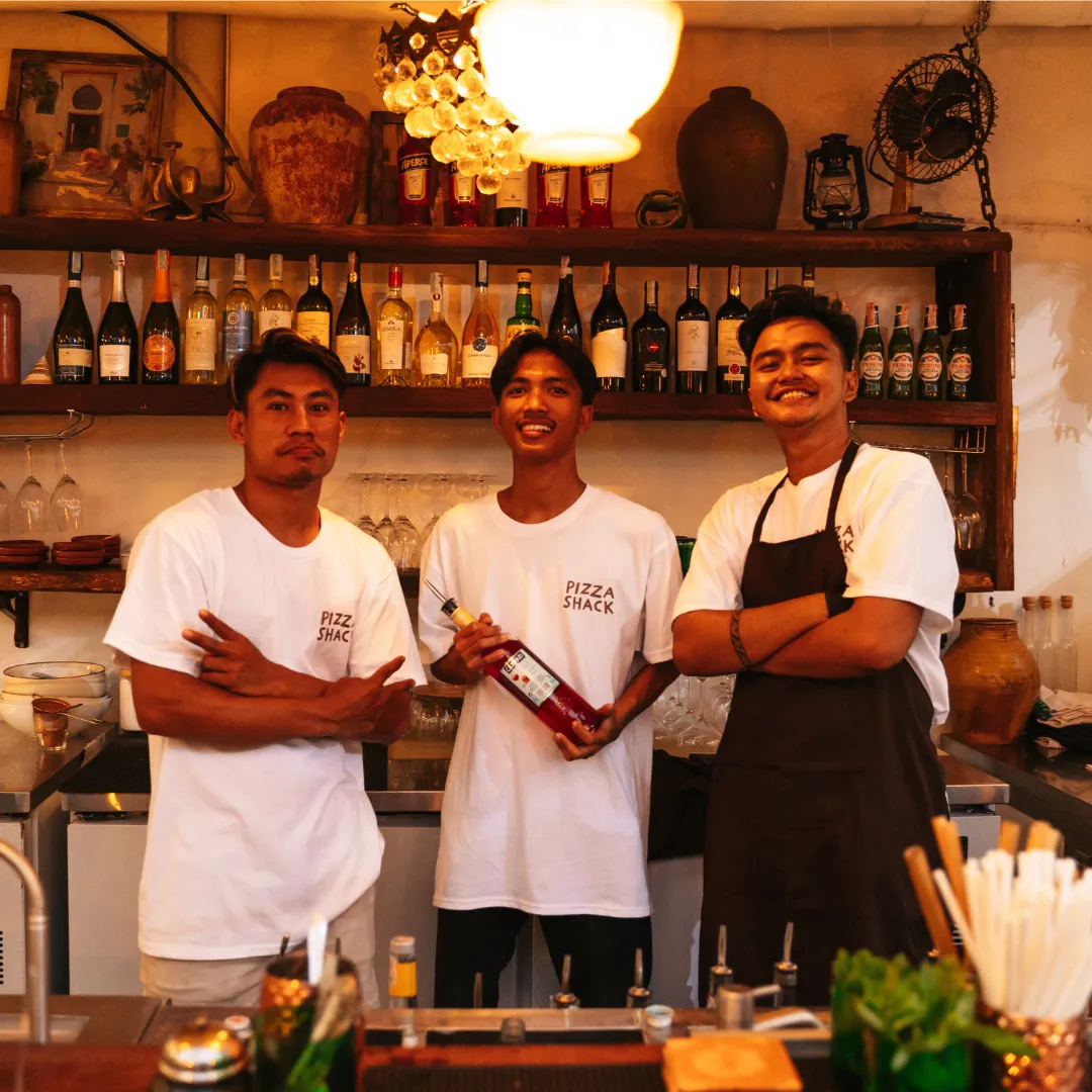 pizza shack lombok crew showing drinks