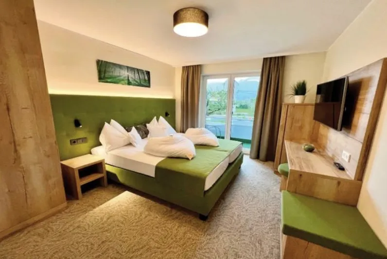 Hotelové postele a čelá Woodservice