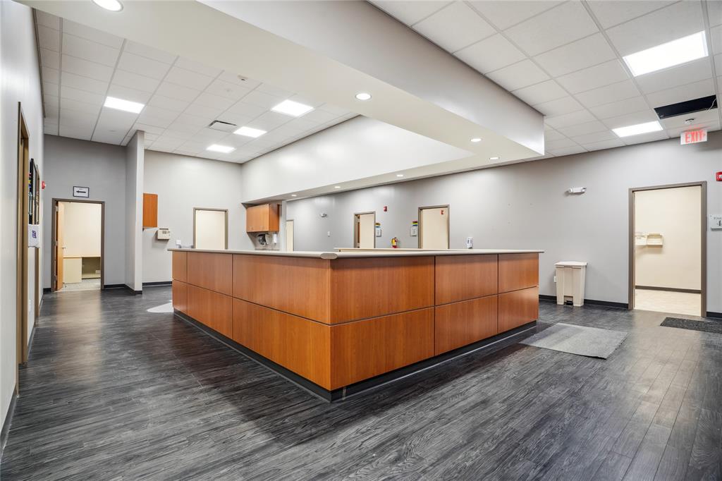 Commercial medical office, high-exposure turnkey commercial asset in Keokuk, Iowa 