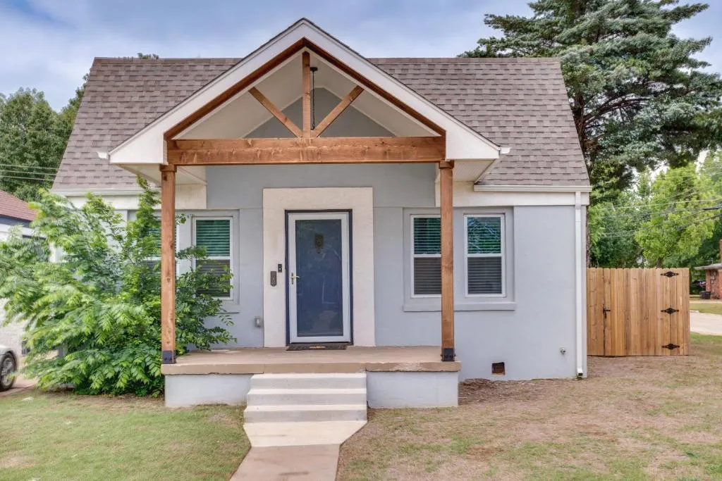 Oklahoma Concrete Pros builds and installs Pathways.