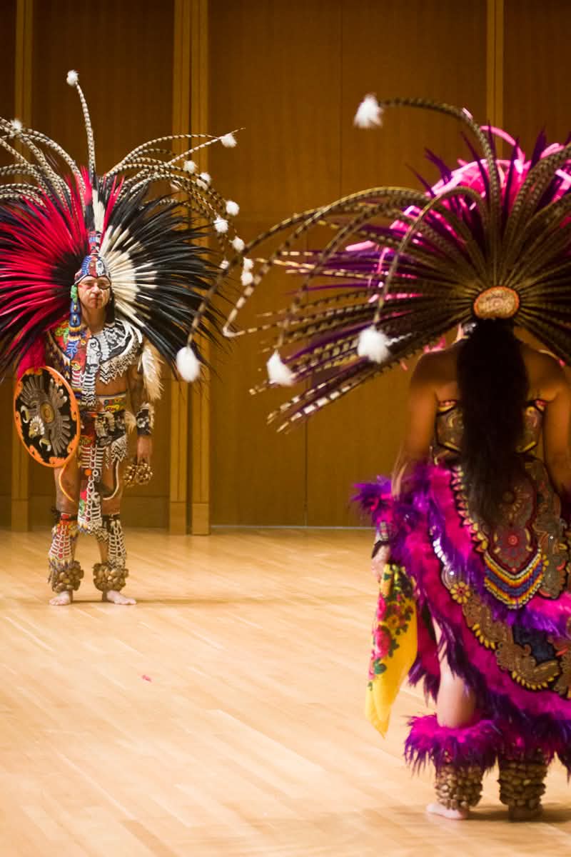 Danzantes in formation demonstrating movement