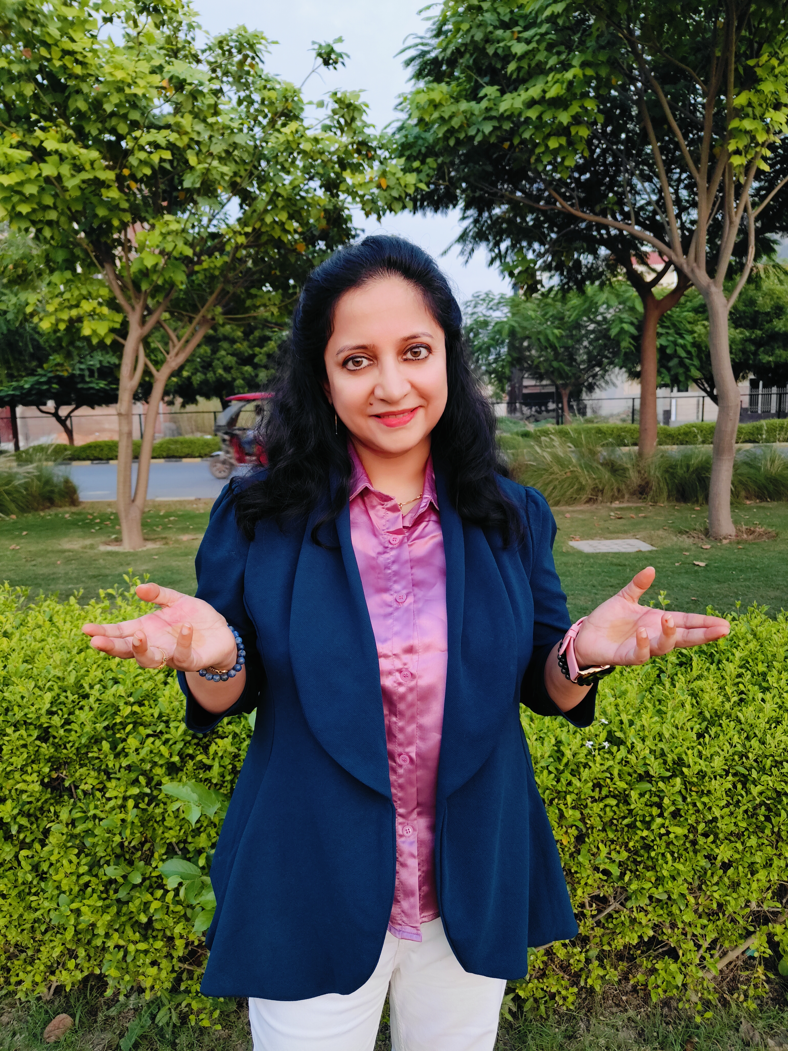 Portrait of Kaveri Bhatt, Neuro-Spiritual Identity Coach and Founder of InnerWorks
