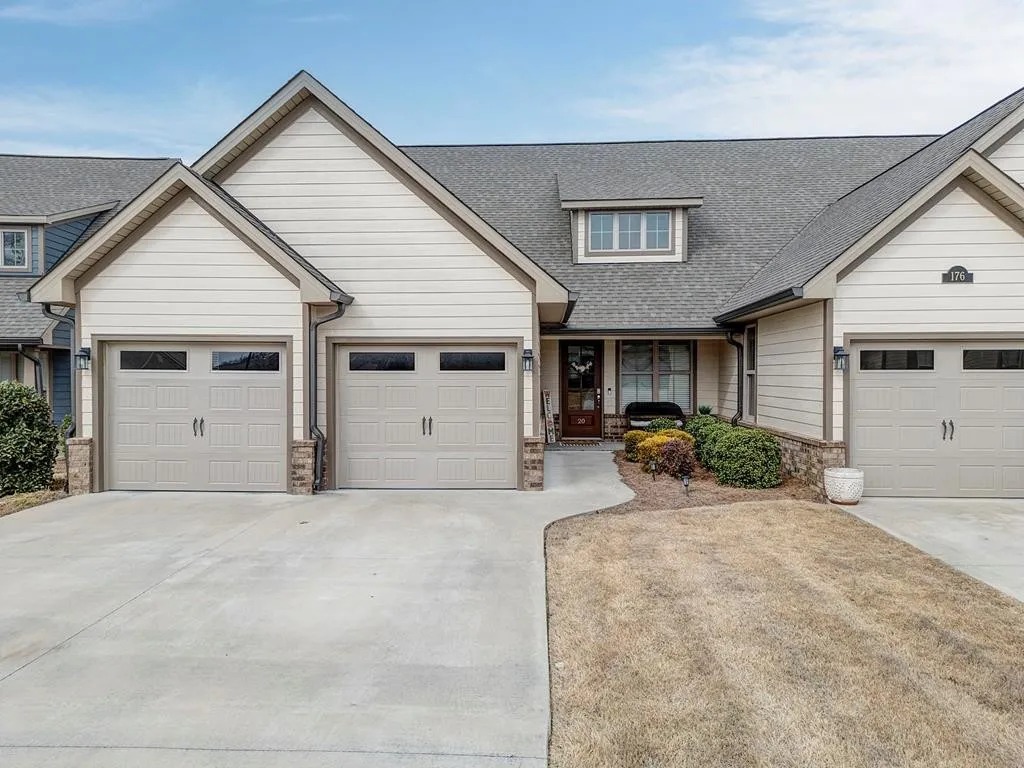 Dalton Concrete builds and installs driveways.