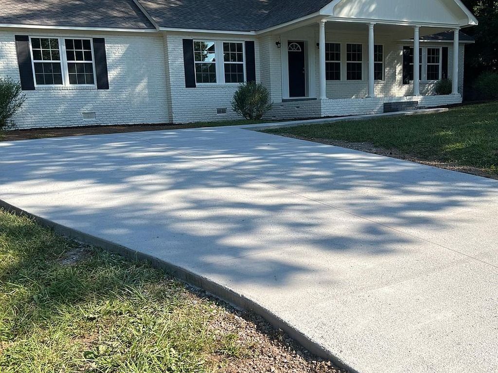 Dalton Concrete builds and installs driveways.