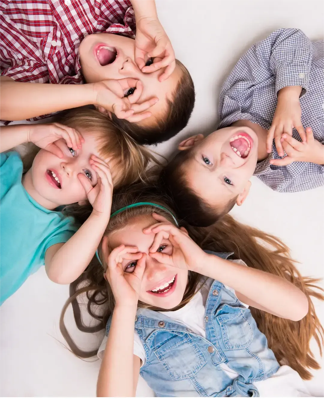 Kids with autism smiling and building friendships during a social bonding activity in a supportive autism social skills groups.