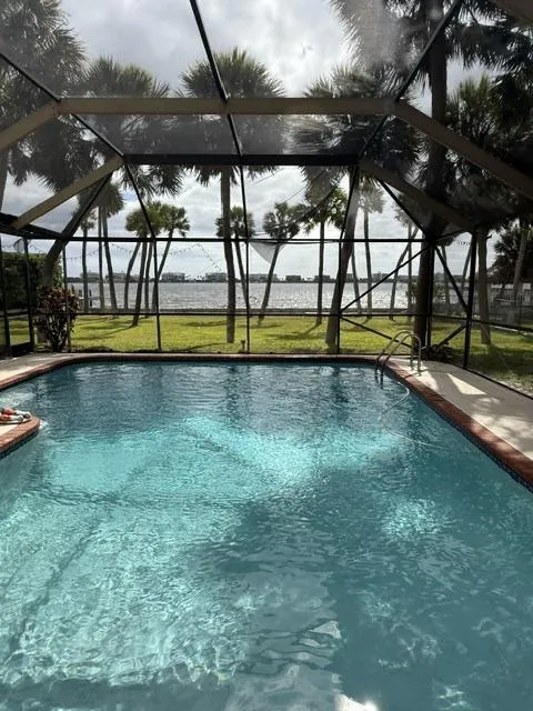 Screen Repair For Screened In Pools in West Palm Beach