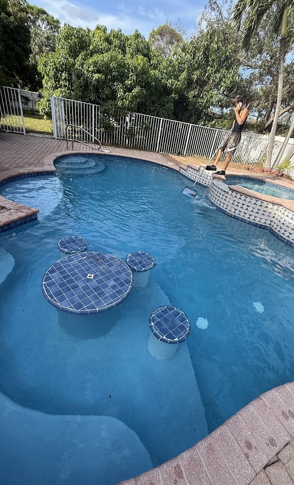 Pool Cleaning in West Palm Beach, Boynton Beach, Delray Beach And Surrounding Areas