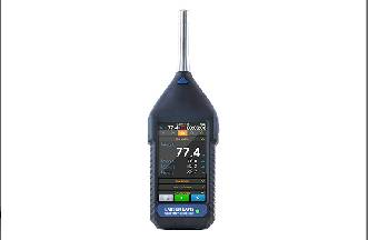 Interface de suivi marketing avec graphiques de performance et gestion des campagnes