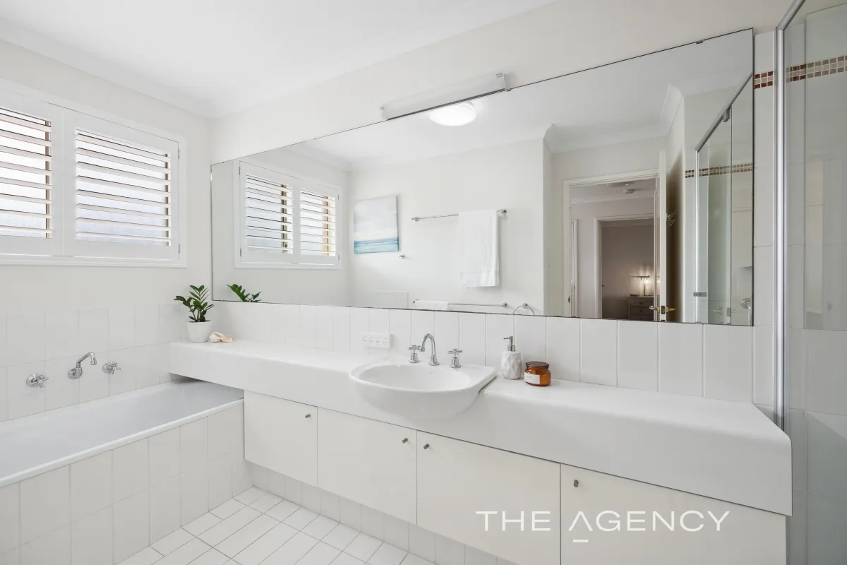 6/2 Airlie Street Claremont Bathroom 2