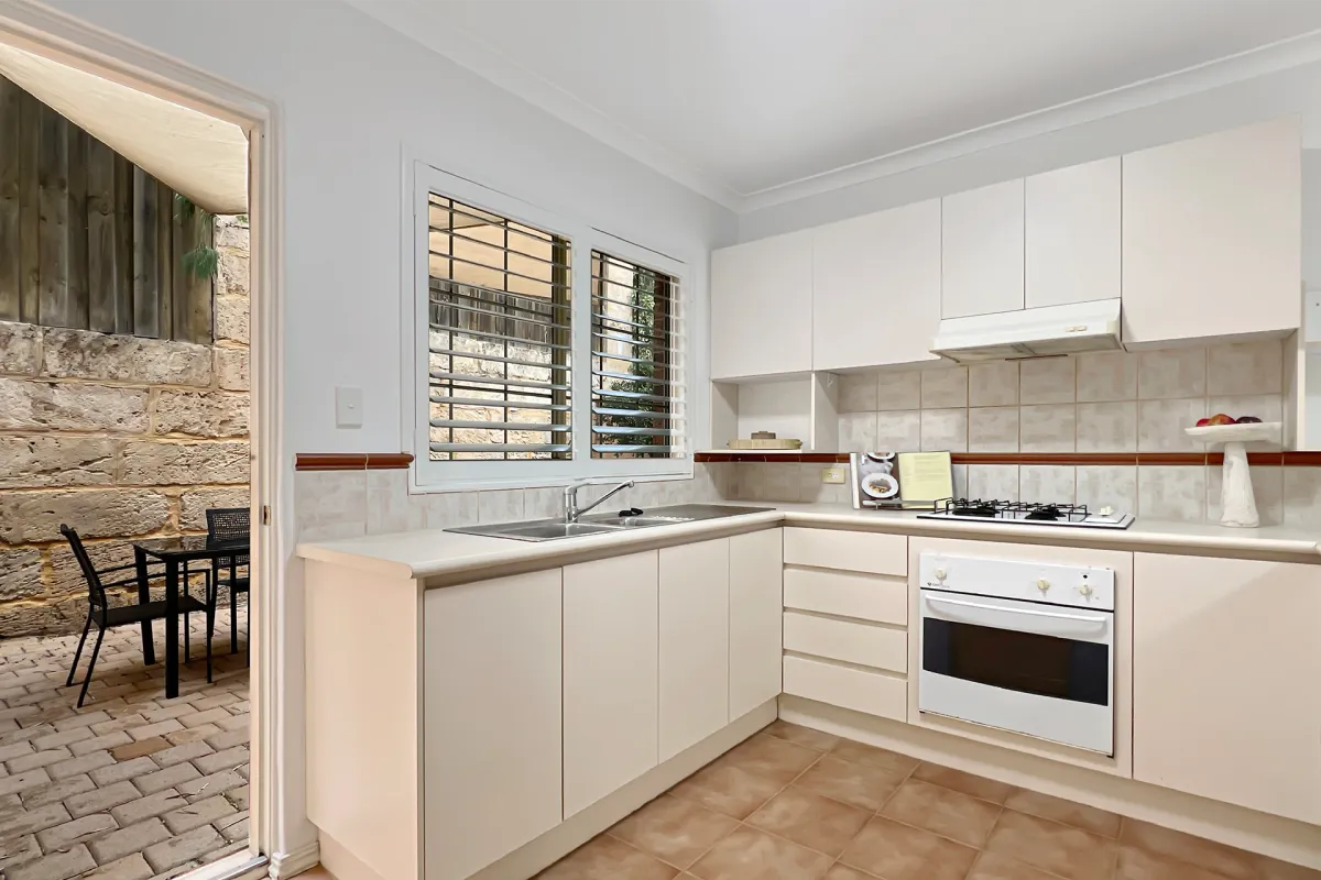 13-44 Harvey Street Mosman Park Dning Kitchen