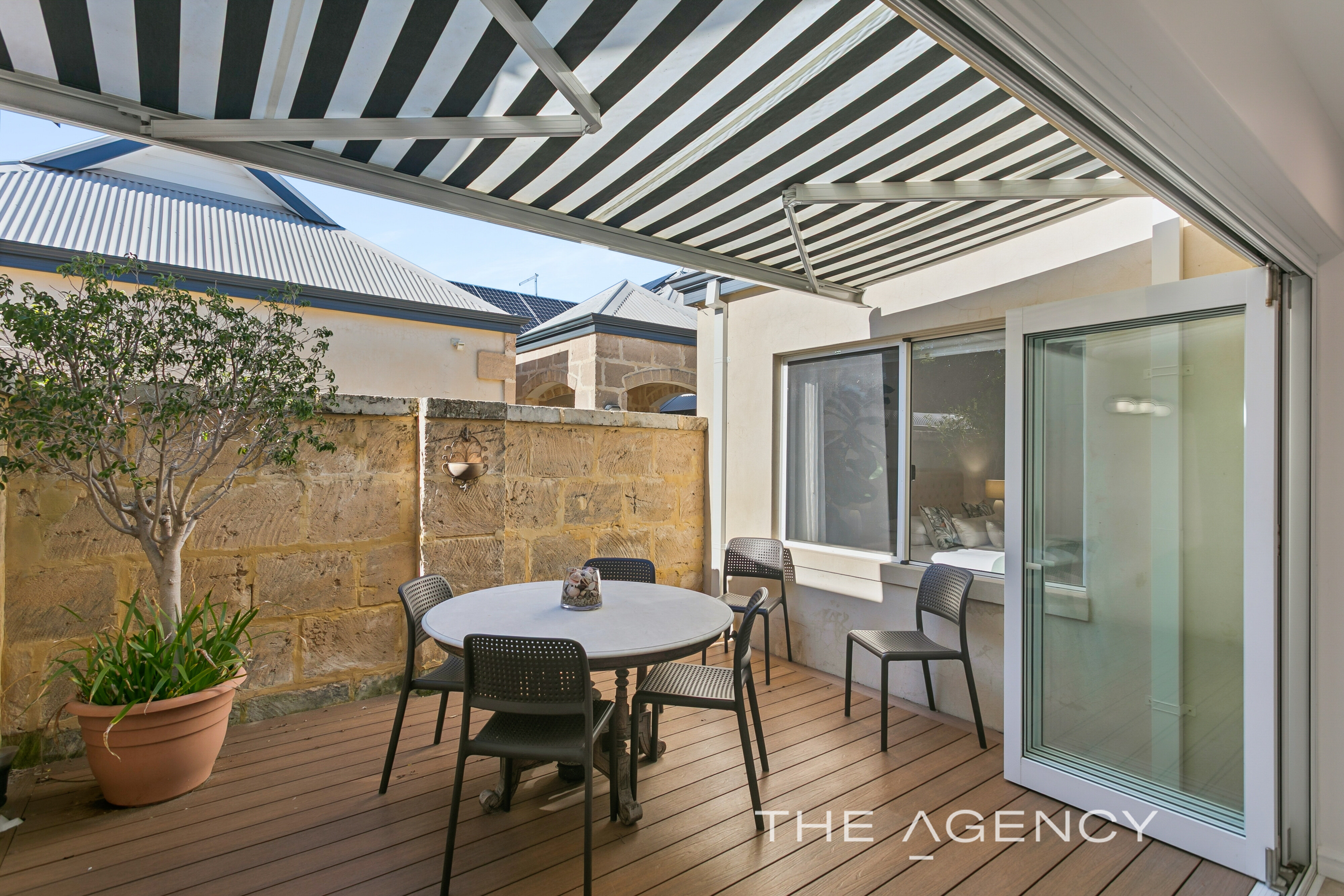 18 Swan St Mosman Park WA 6012