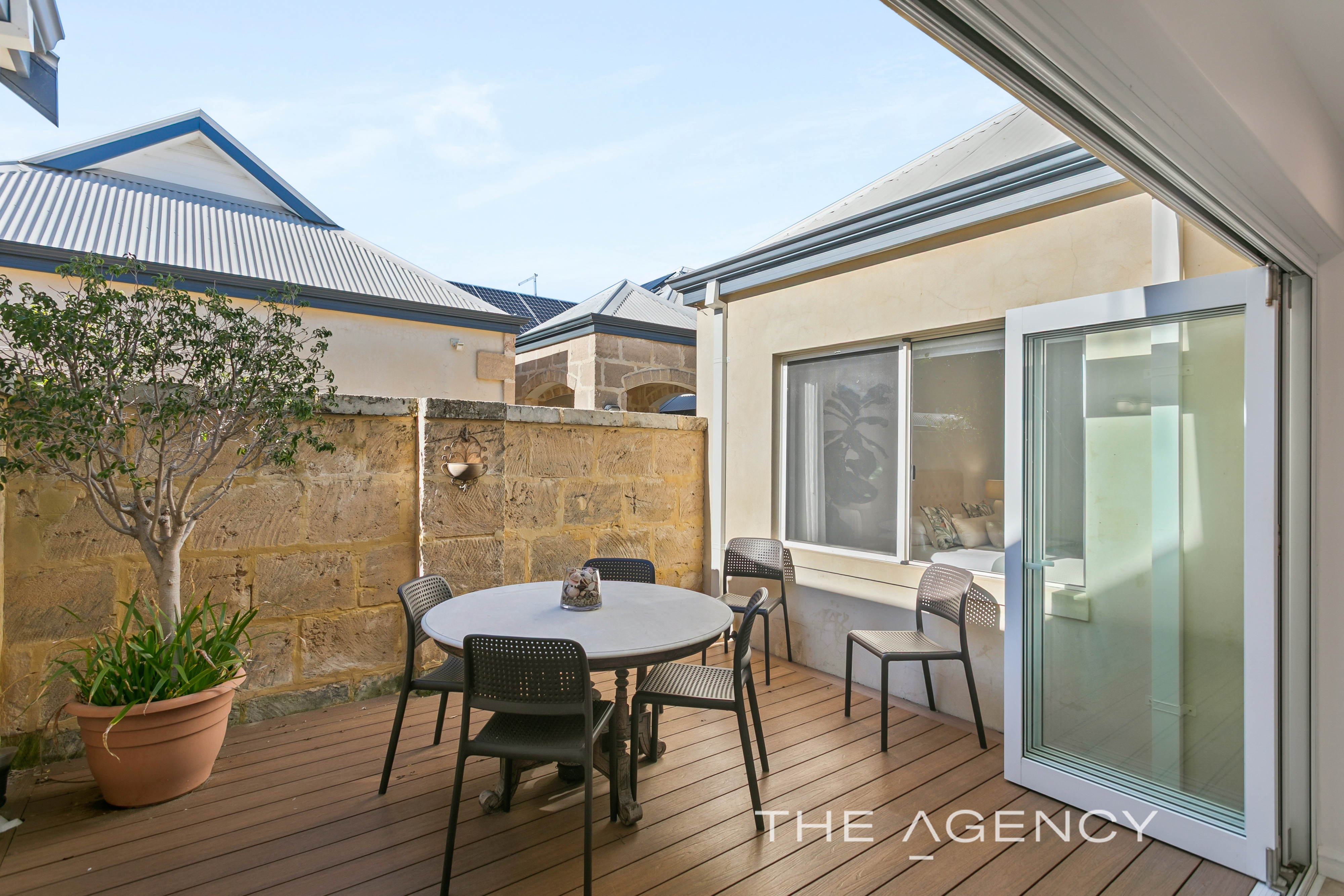 18 Swan St Mosman Park WA 6012