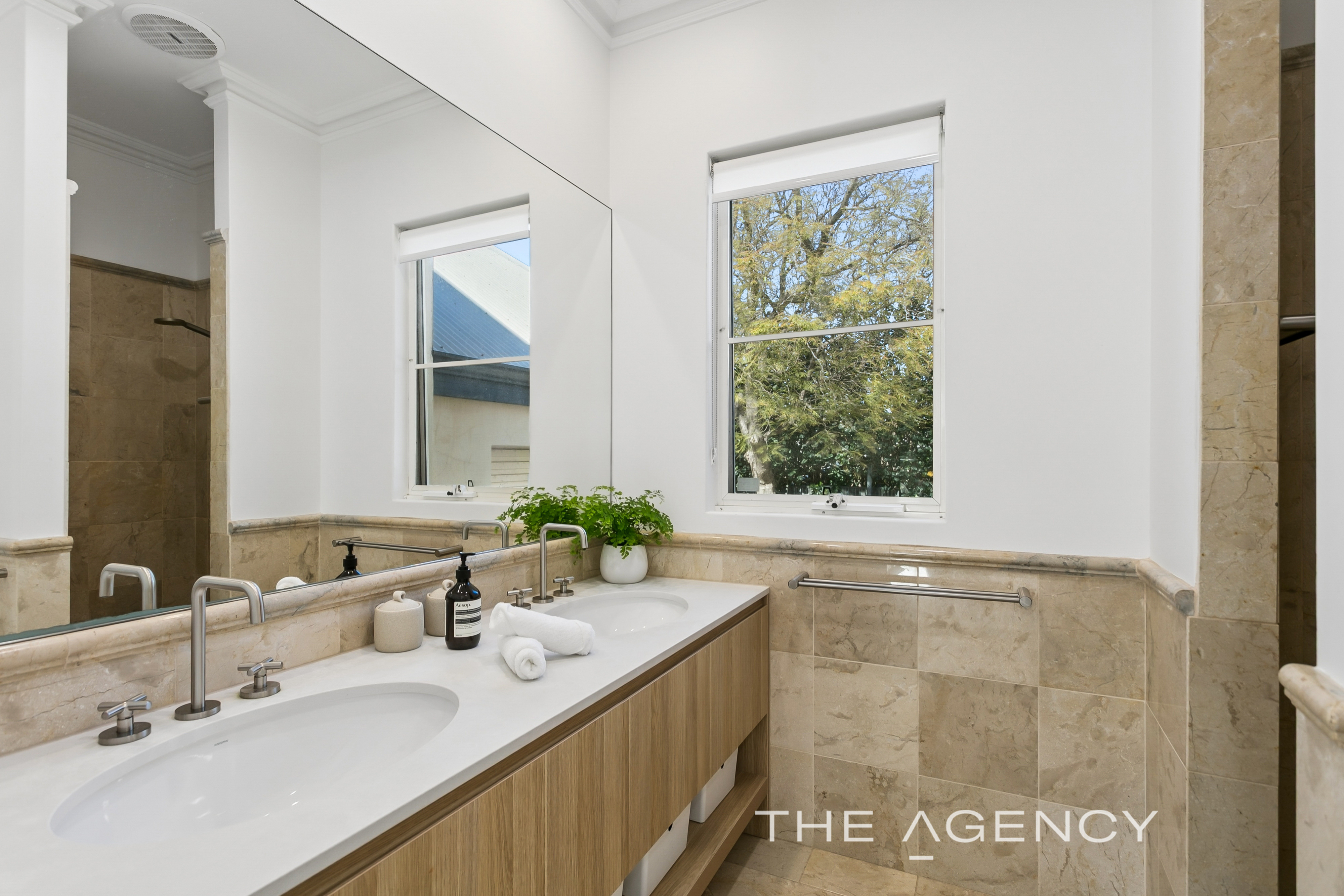 18 Swan St Mosman Park WA 6012
