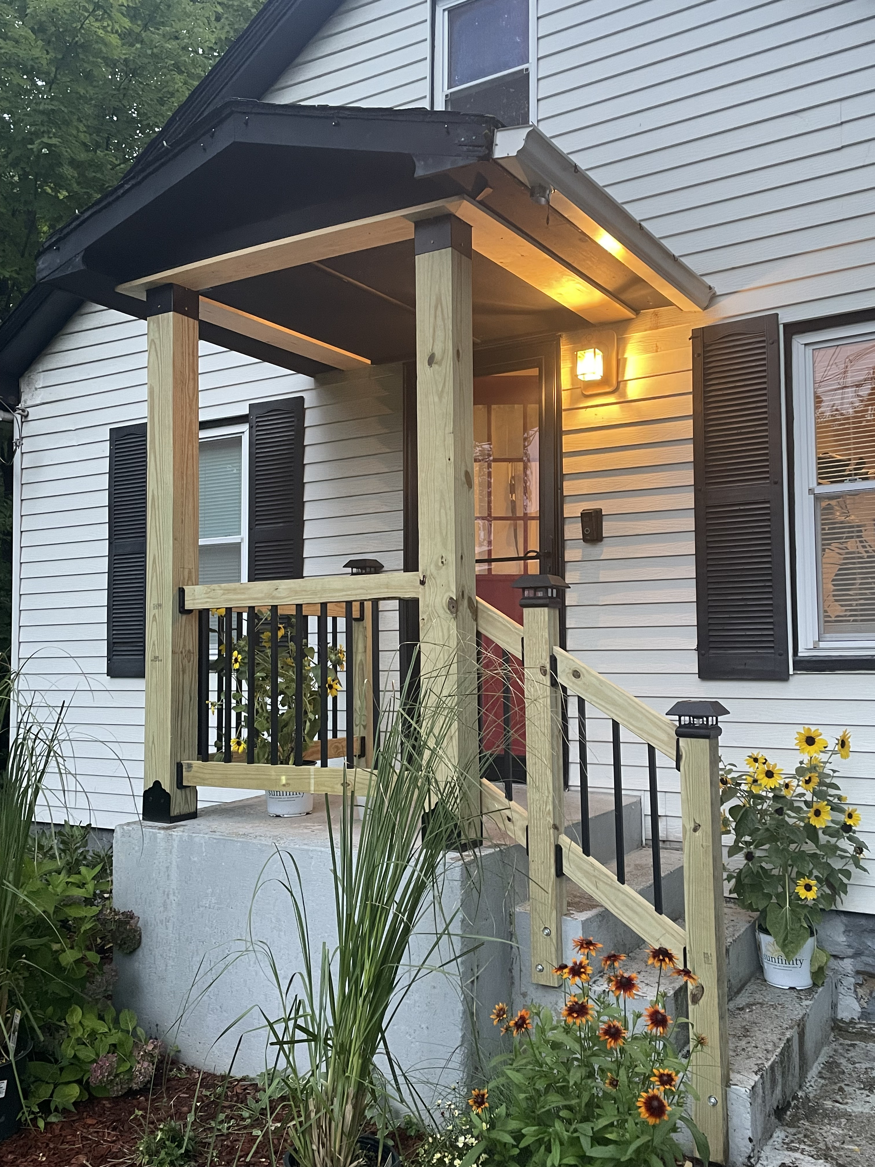 Custom covered deck and entryway in Northborough, MA