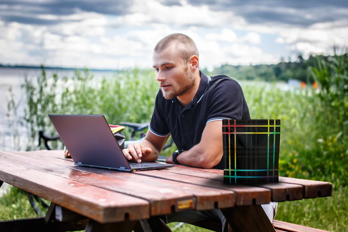Man-sitting-at-table-with-Stash-Locker