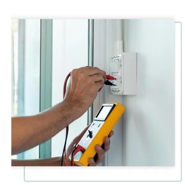 Servicios profesionales en instalaciones y mantenimiento eléctrico